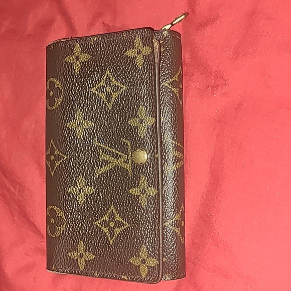 Louis Vuitton monogram flap wallet - Picture 1 of 8